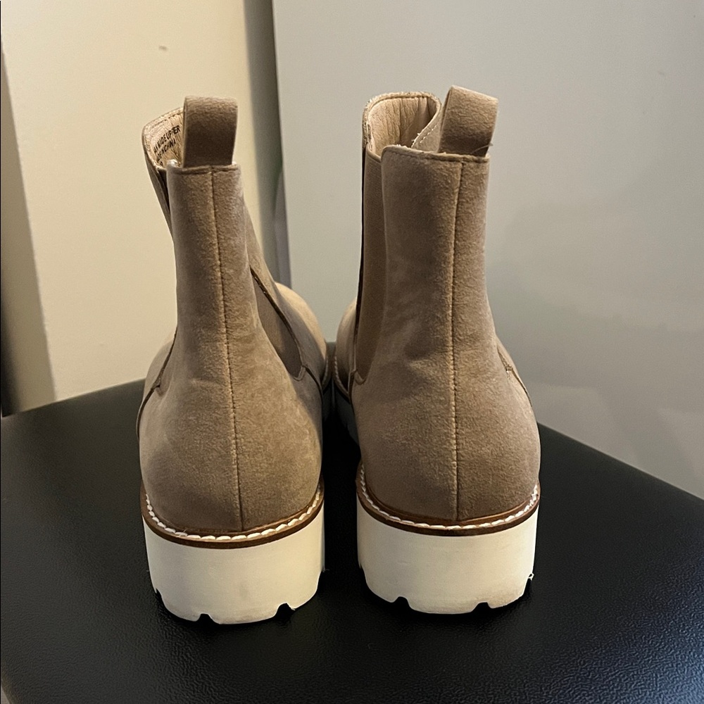 Chelsea Boot - Picture 3 of 3